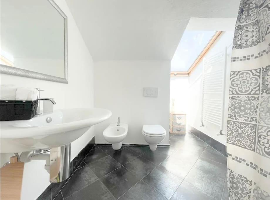 Mansarda Vista Mare A Zinola Apartman Savona Kültér fotó