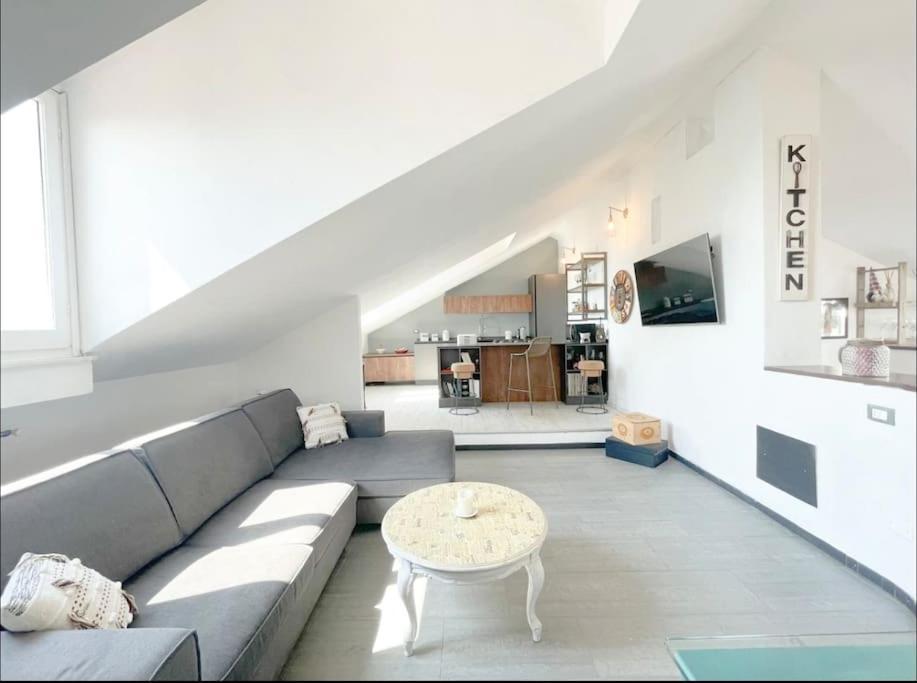 Mansarda Vista Mare A Zinola Apartman Savona Kültér fotó